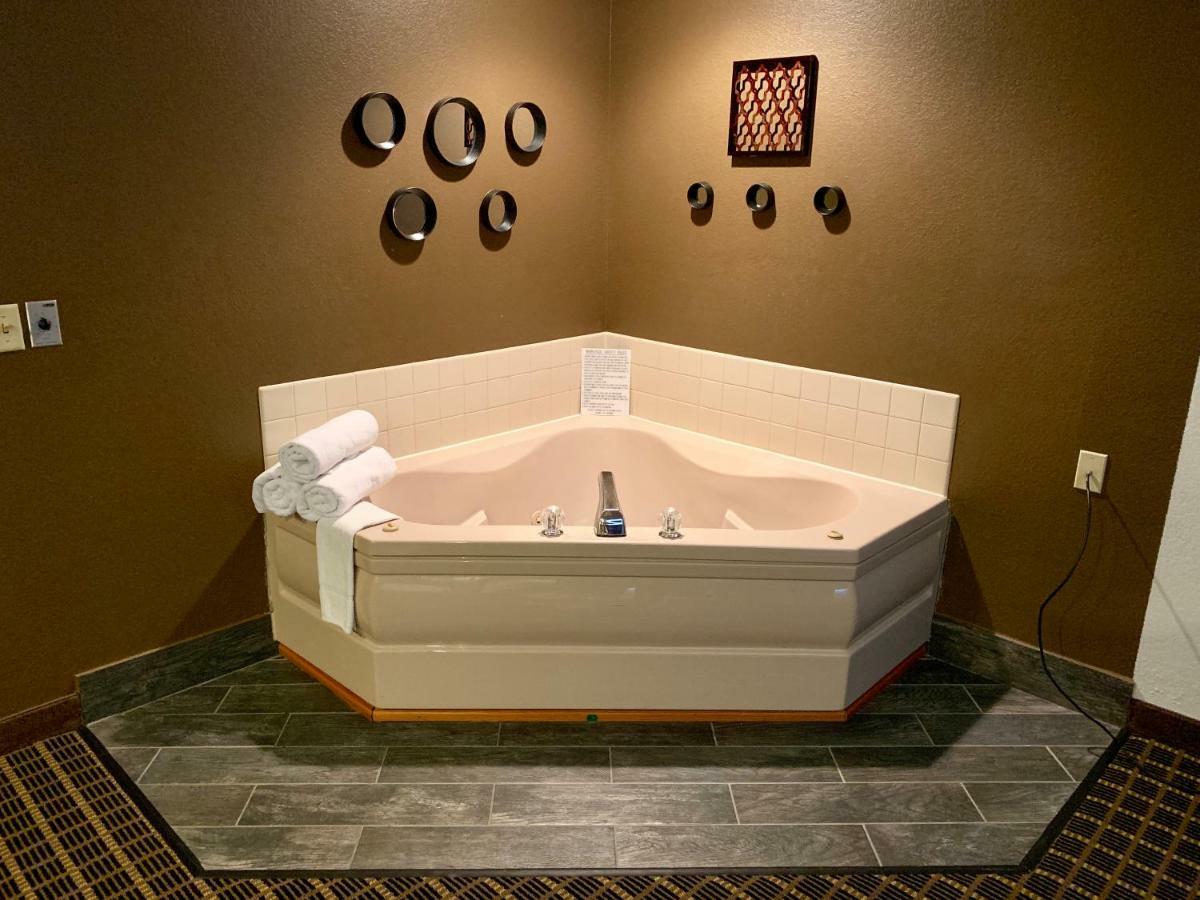 The Quincy Inn & Suites Екстер'єр фото
